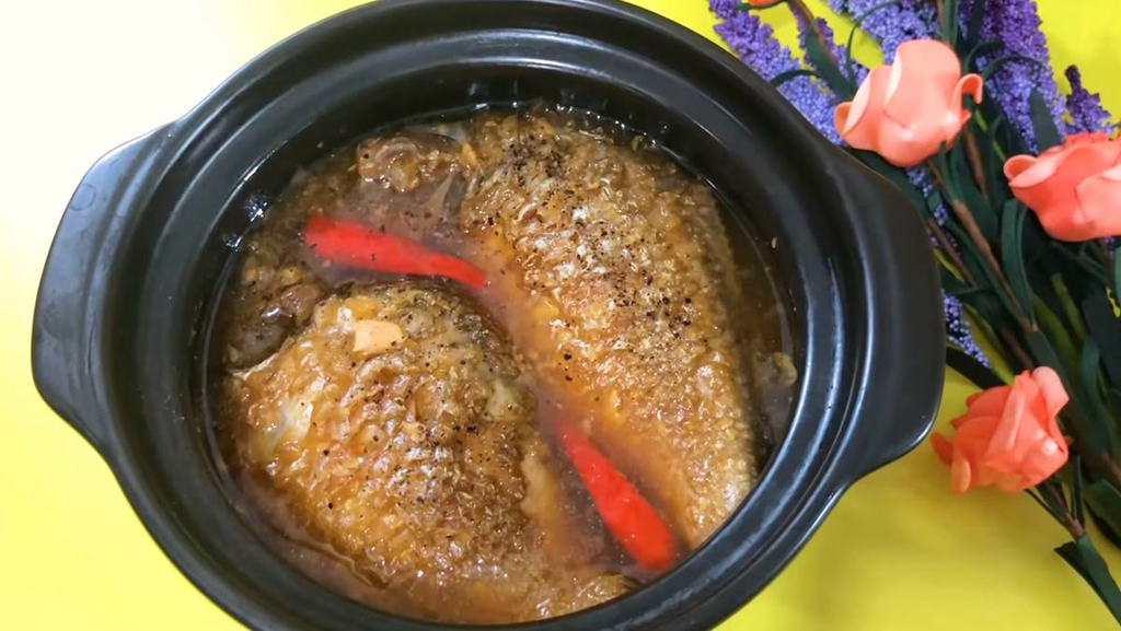 Cá he kho rục